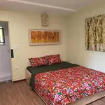Polygon Art And Homestay